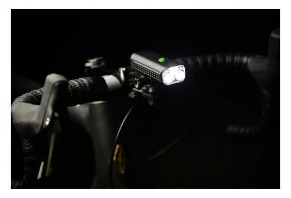 Eclairage Avant Lezyne Macro Drive 1300XXL Noir Mat 5 Eclairage Avant Lezyne Macro Drive 1300XXL Noir Mat – Image 4