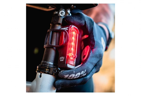 Éclairage Arrière Lezyne Strip Alert Drive Rear Noir 4 Éclairage Arrière Lezyne Strip Alert Drive Rear Noir – Image 2