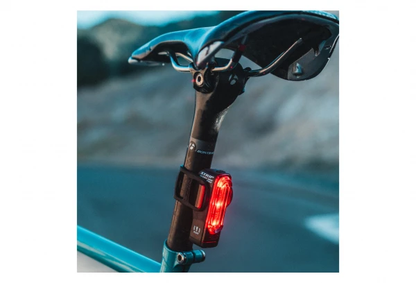 Éclairage Arrière Lezyne Strip Drive Pro Alert Rear Noir 4 Éclairage Arrière Lezyne Strip Drive Pro Alert Rear Noir – Image 2